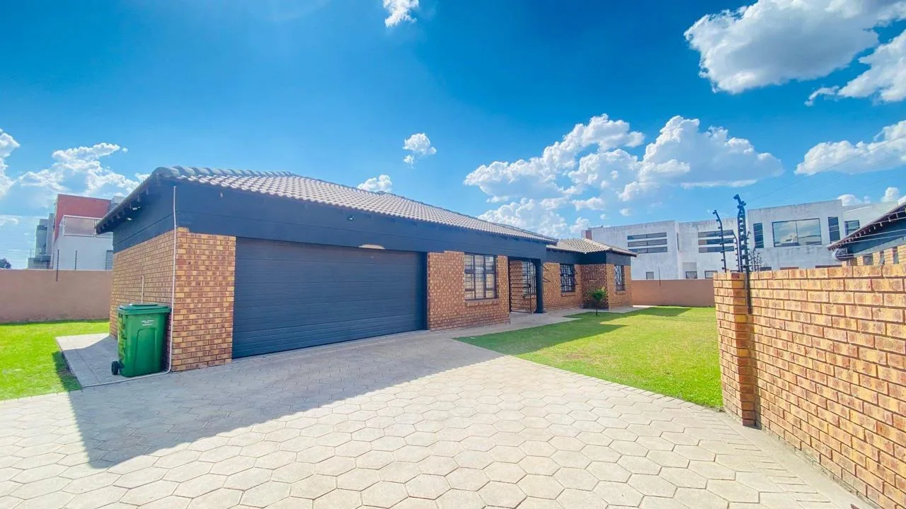 4 Bedroom House to rent in Aerorand