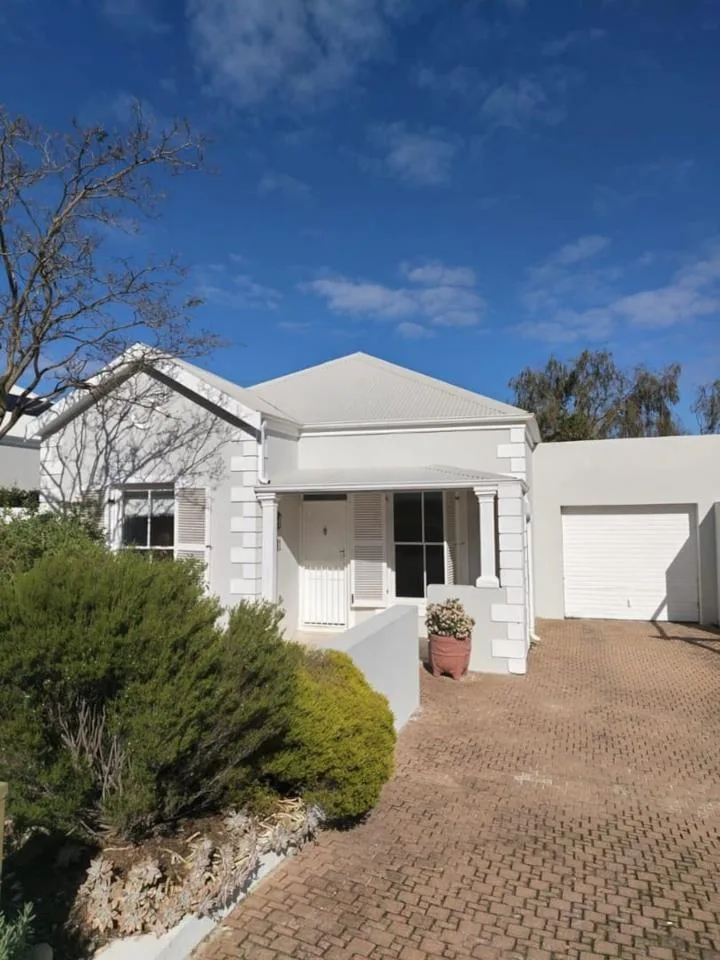 2 Bedroom House to rent in Franschhoek