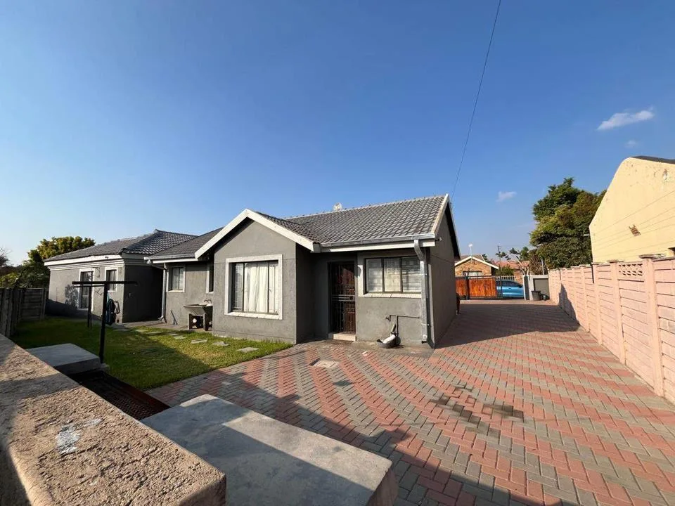 5 Bedroom House for sale in Rainbow Park