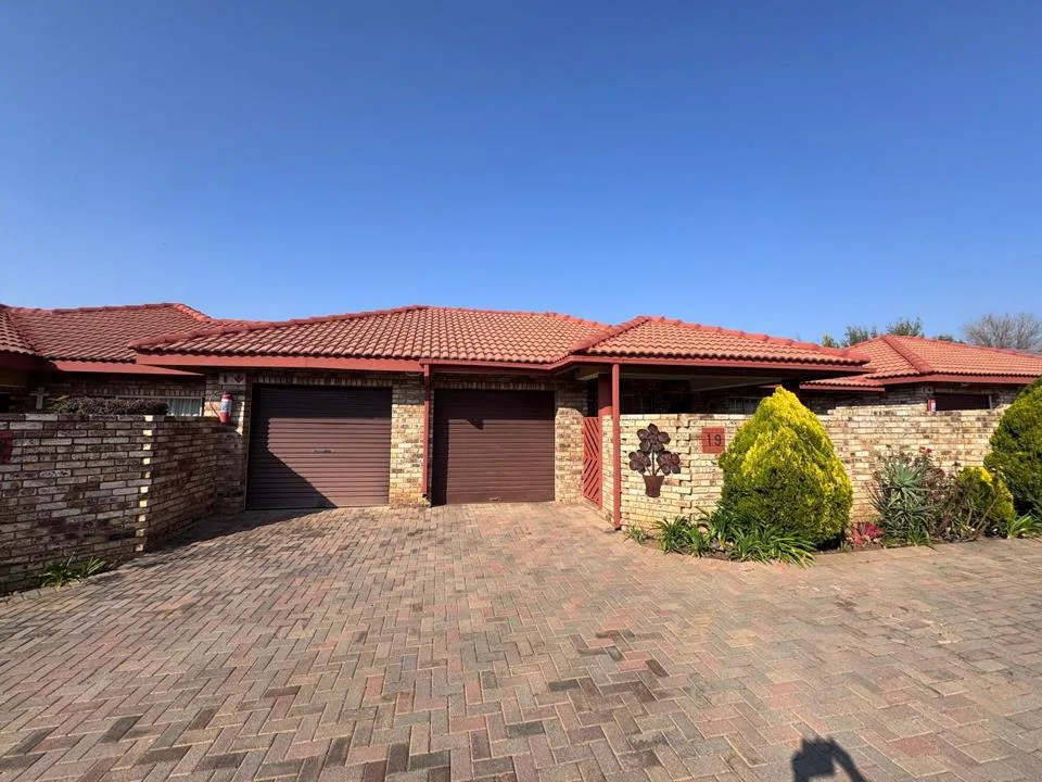 2 Bedroom Townhouse for sale in Lichtenburg