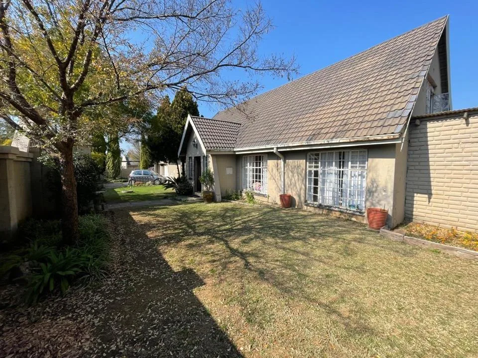 5 Bedroom House for sale in Riebeeckstad