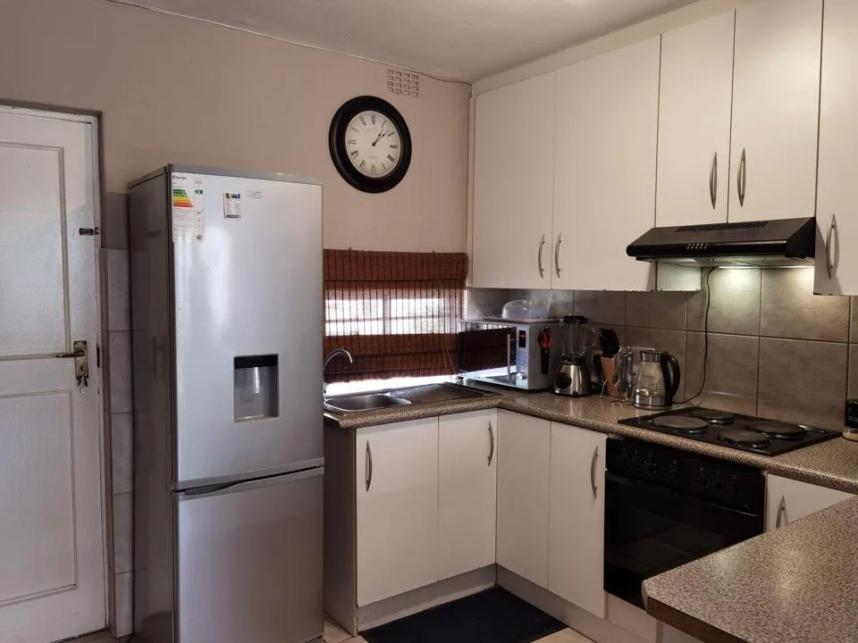 2 Bedroom Apartment / flat to rent in Uitzicht