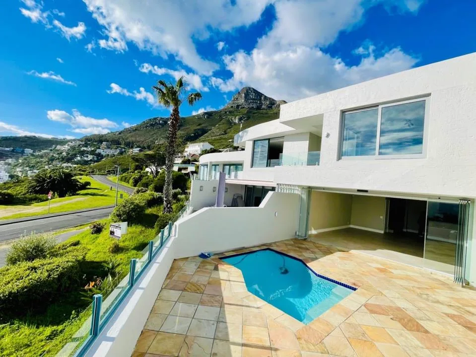 3 Bedroom Apartment / flat to rent in Clifton