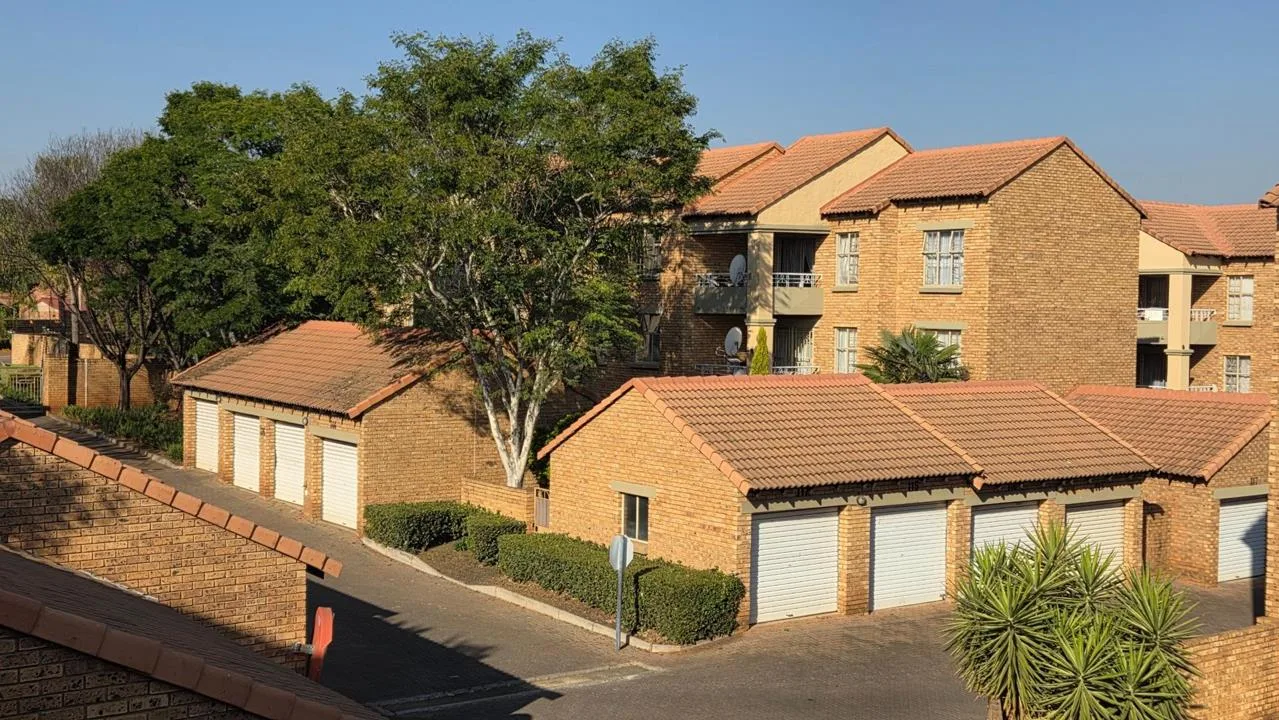 2 Bedroom Apartment / flat to rent in Die Hoewes