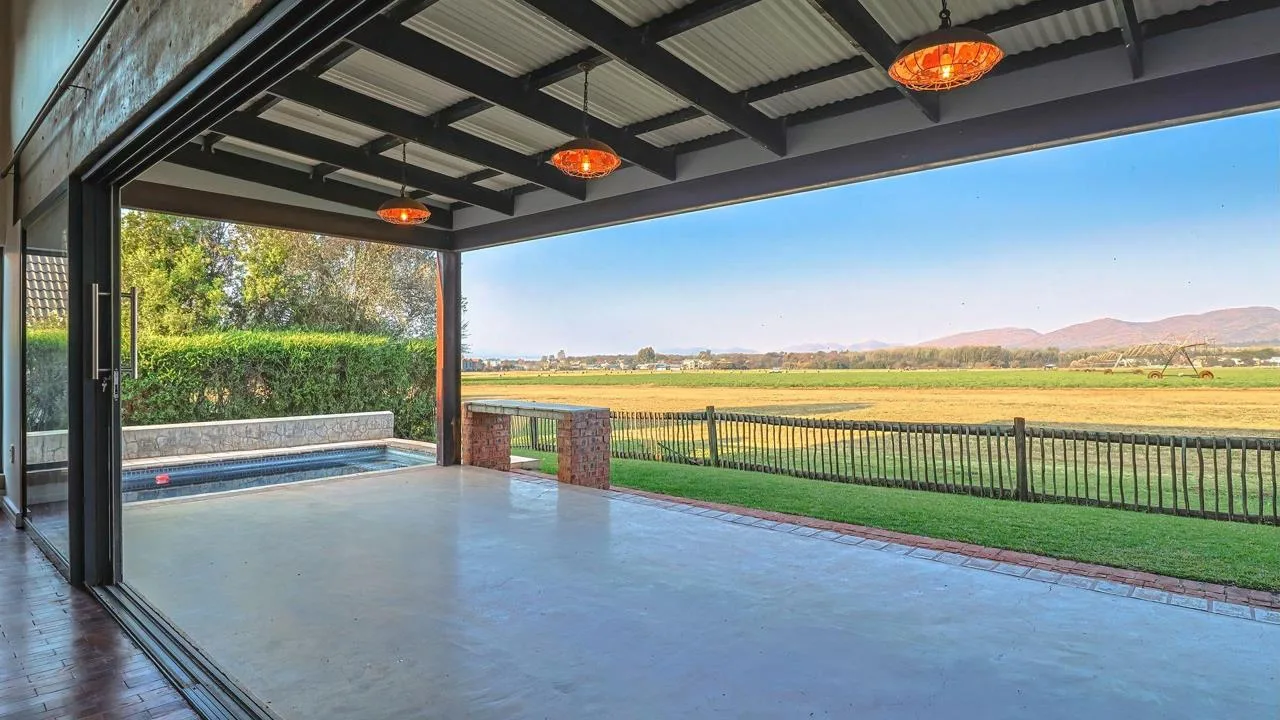 4 Bedroom House for sale in The Coves