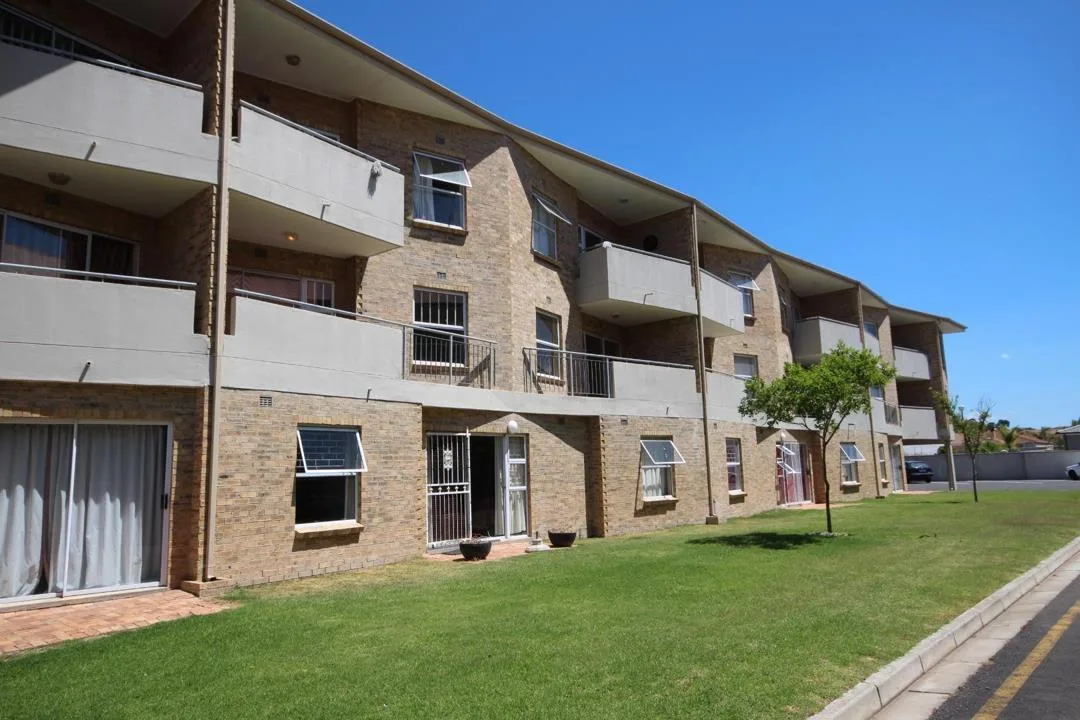 2 Bedroom Apartment / flat to rent in Uitzicht