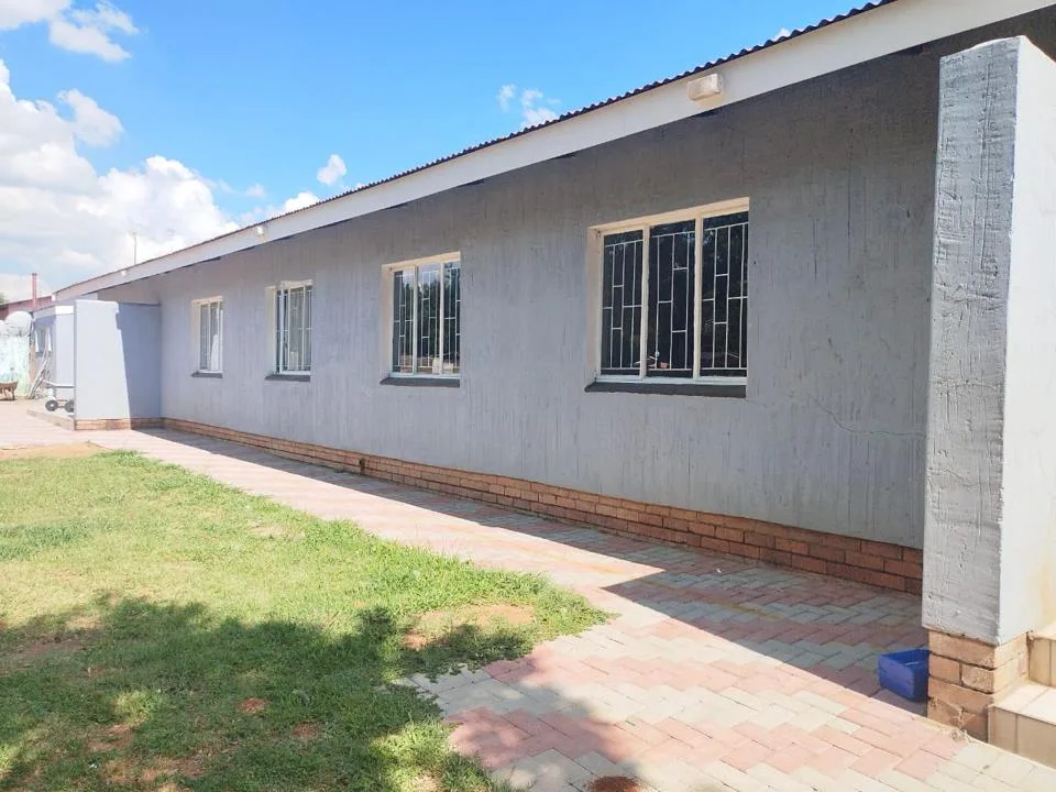 6 Bedroom House for sale in Sasolburg Ext 3