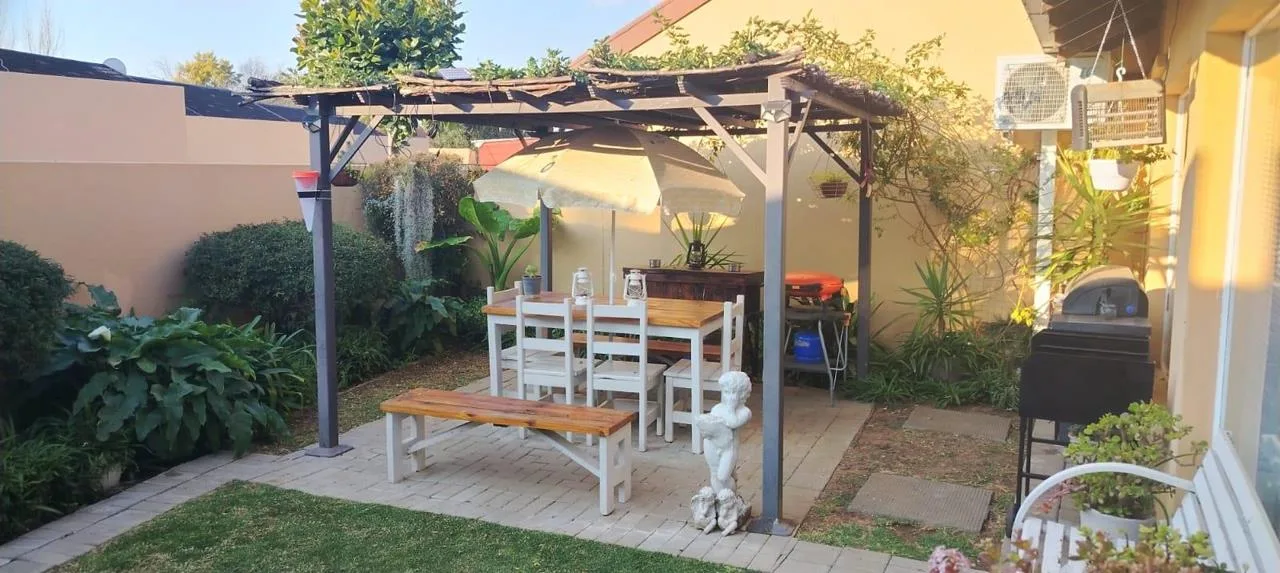 2 Bedroom Townhouse for sale in Pellissier