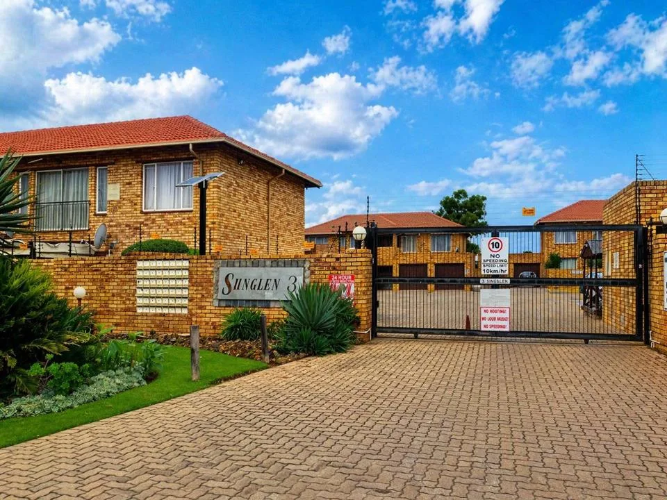 2 Bedroom Townhouse to rent in Glen Marais