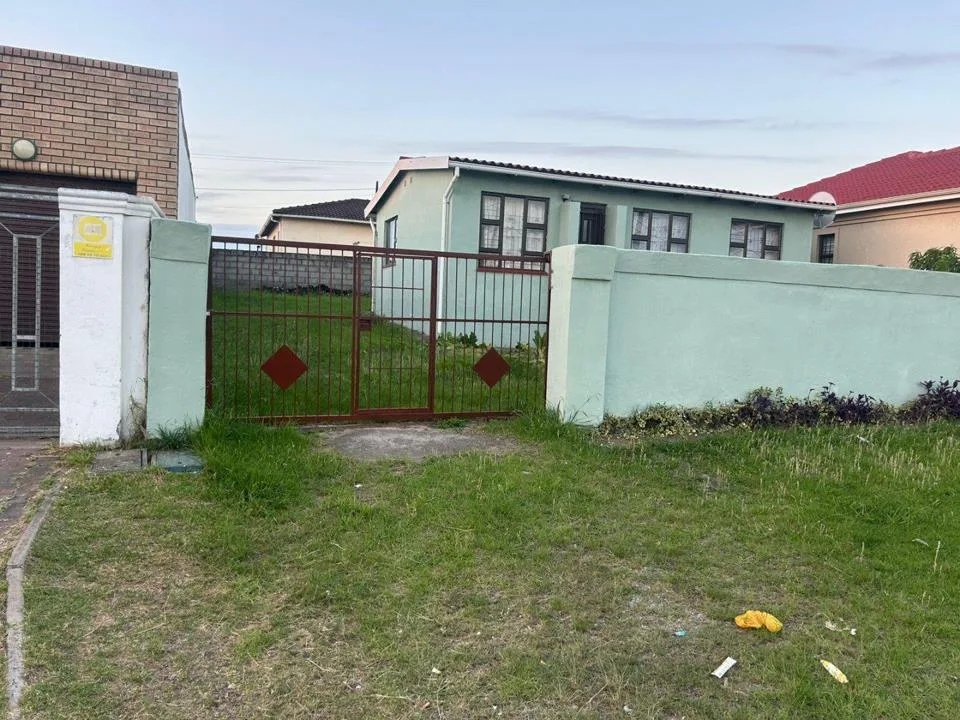 3 Bedroom House for sale in Mdantsane Nu 17
