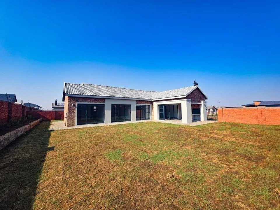 3 Bedroom House for sale in Van Der Hoff Park