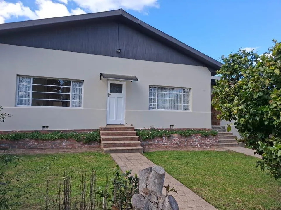 4 Bedroom House for sale in Joubertina