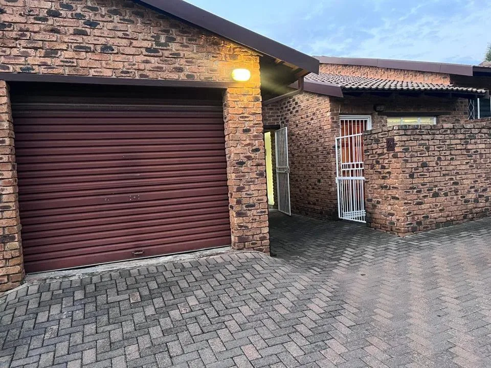 2 Bedroom Apartment / flat to rent in Roodekrans