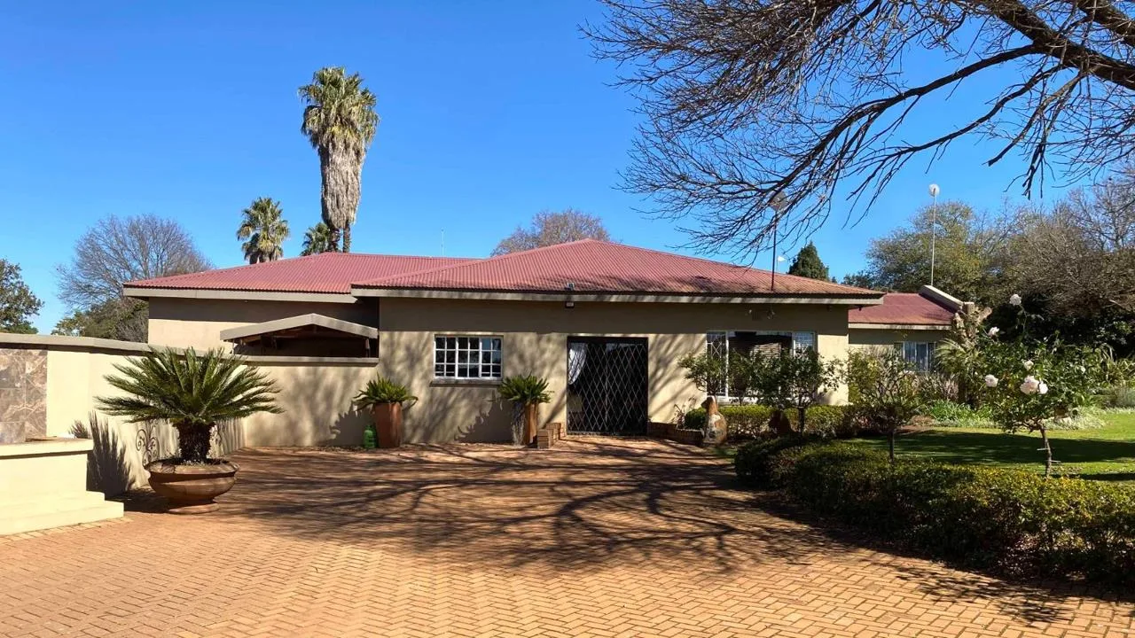 2 Bedroom House to rent in Middelburg Central