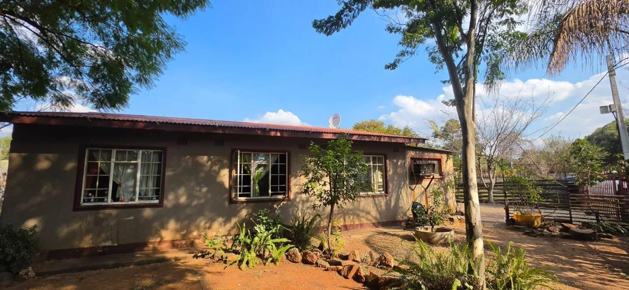 3 Bedroom House for sale in Oos Einde