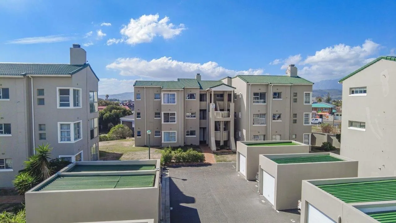 3 Bedroom Apartment / flat to rent in Greenways Golf Estate