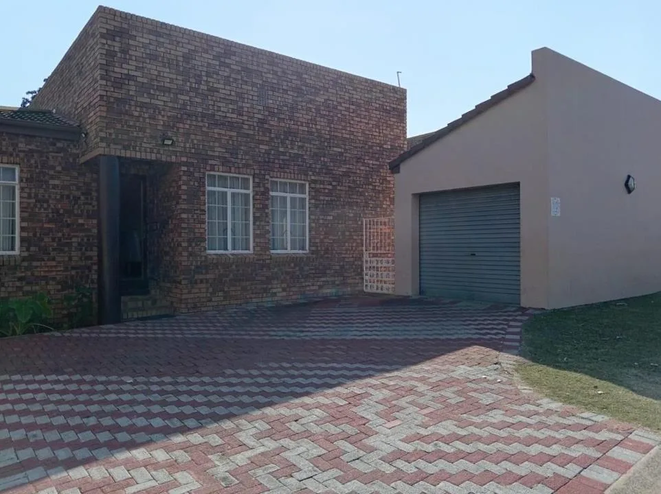3 Bedroom House for sale in Elandsrand