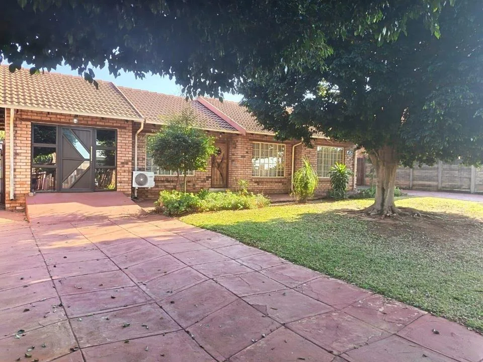 3 Bedroom House for sale in Geelhoutpark