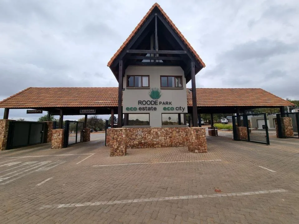2 Bedroom Apartment / flat to rent in Roodeplaat