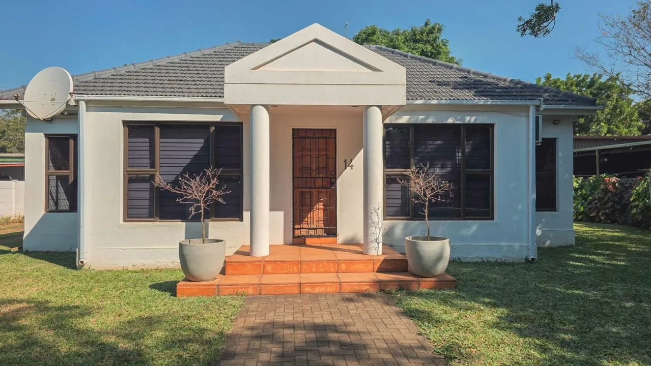 2 Bedroom House for sale in Komatipoort