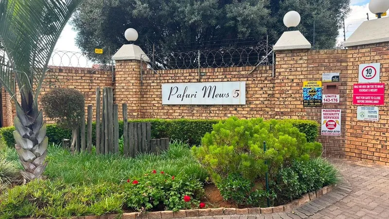 3 Bedroom Townhouse to rent in Sinoville