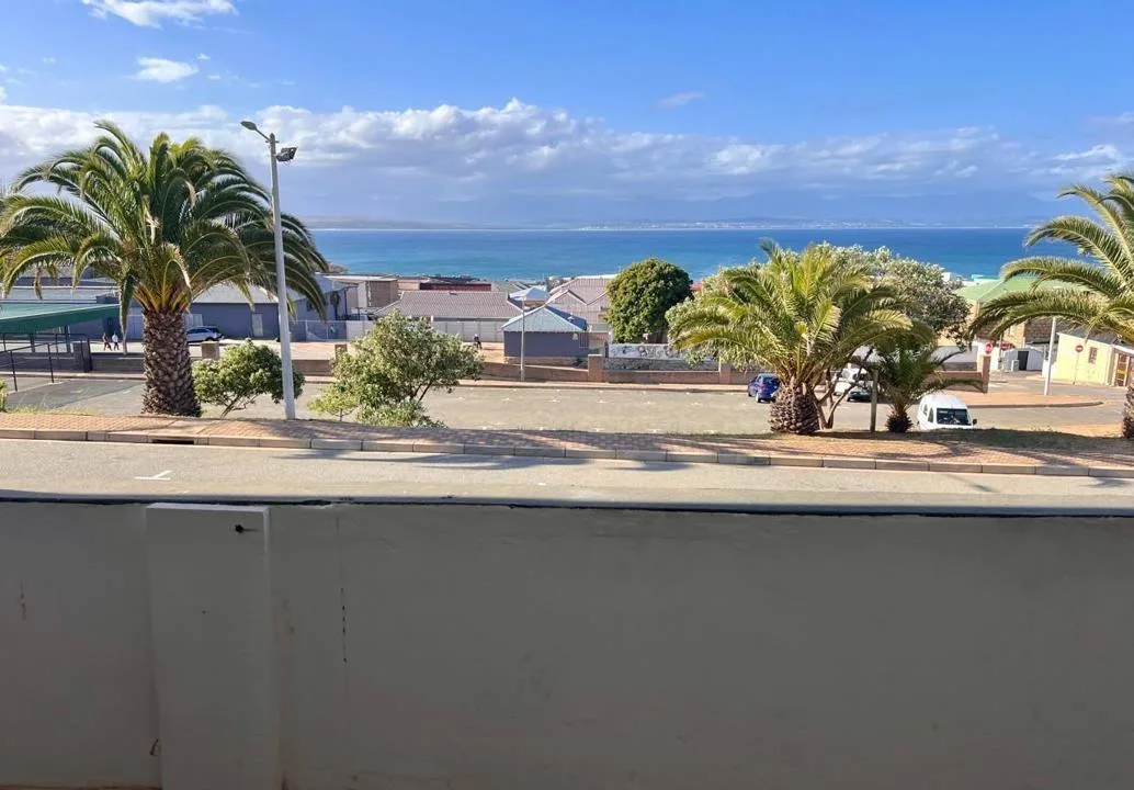 8 Bedroom House for sale in Mossel Bay Central