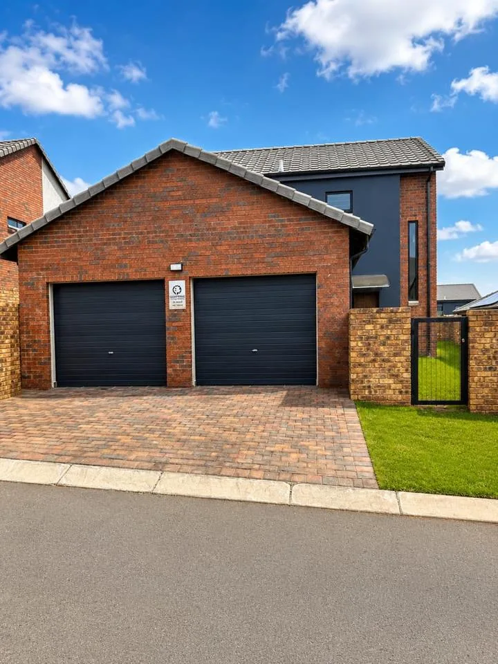 4 Bedroom Townhouse to rent in Nietgedacht AH