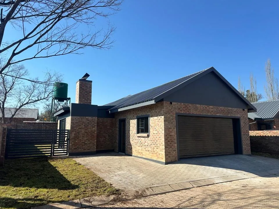 3 Bedroom House for sale in Mooivallei Park
