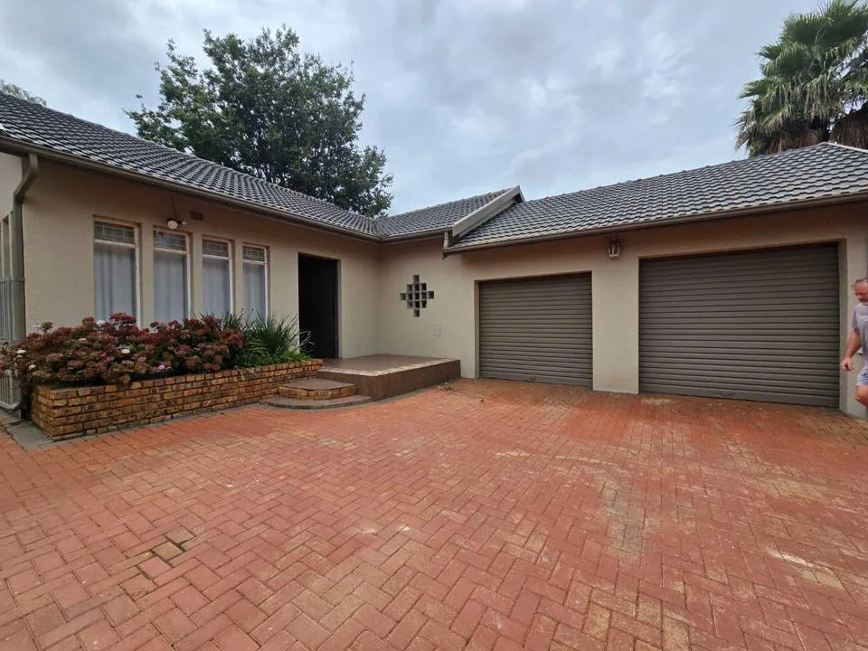 3 Bedroom House for sale in Dennesig