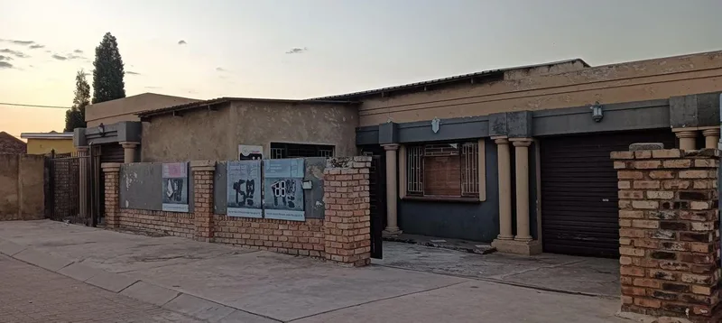 2 Bedroom House for sale in Ikageng
