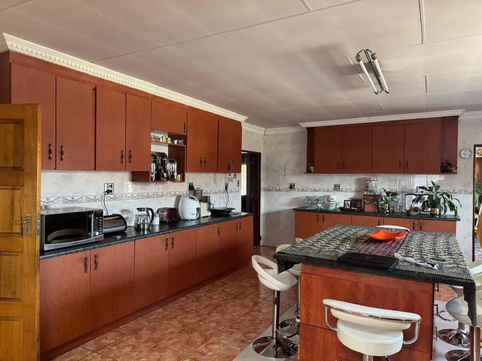 7 Bedroom House for sale in Evander