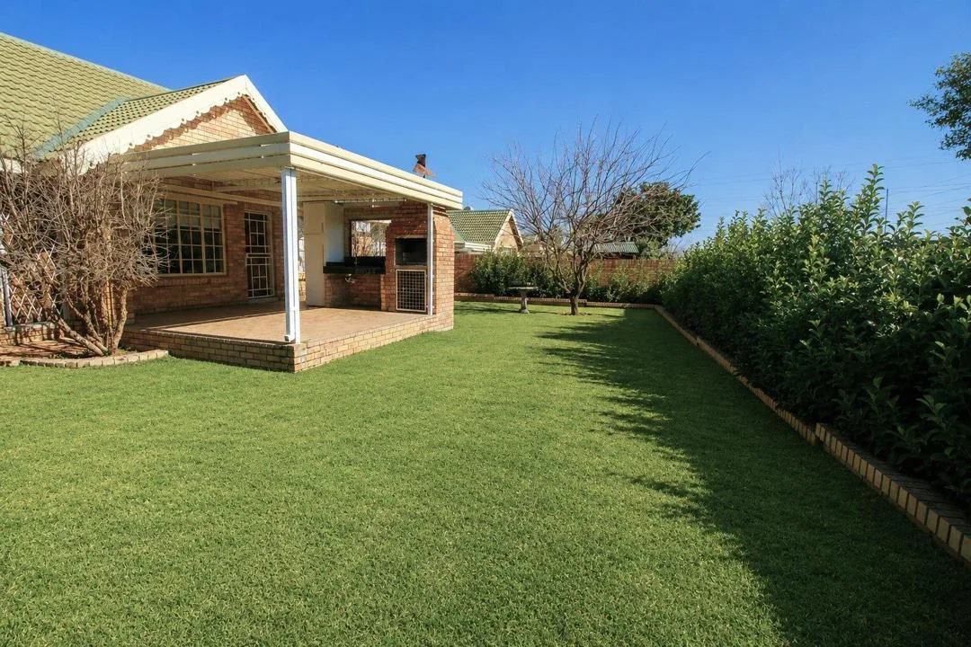 3 Bedroom Townhouse for sale in Langenhovenpark