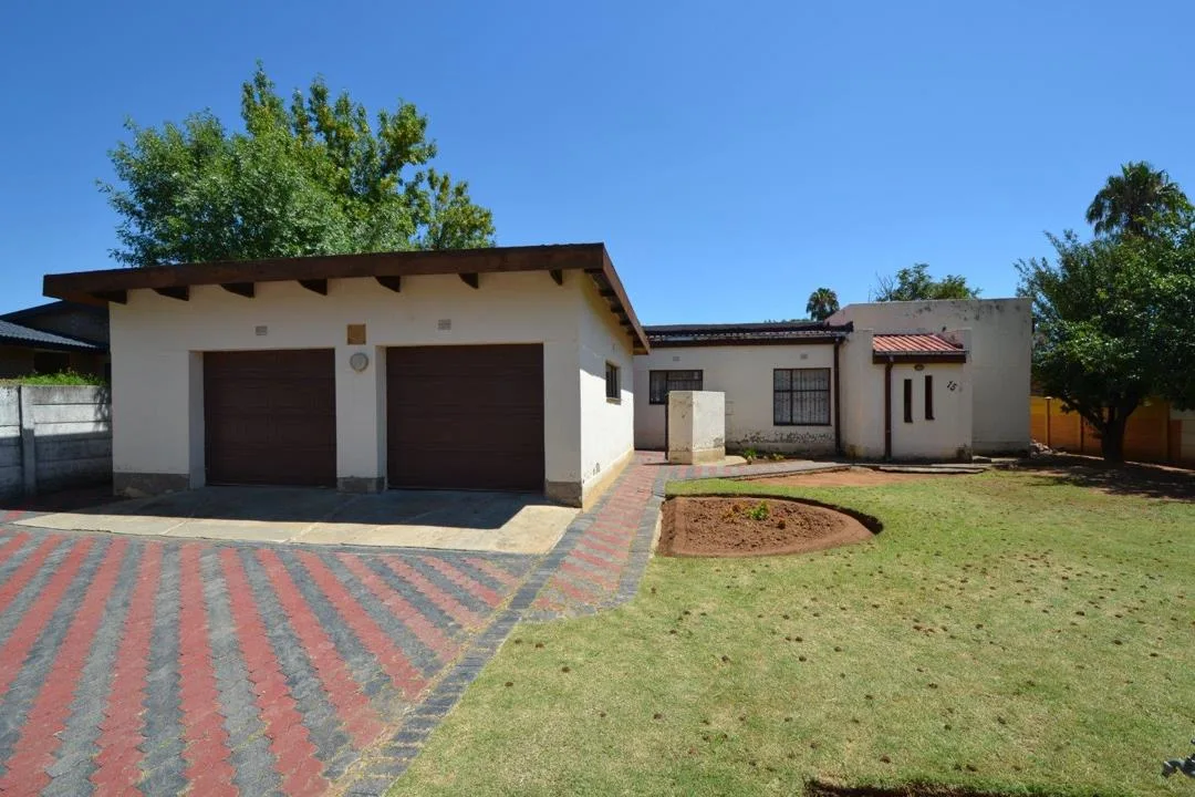 3 Bedroom House for sale in Riebeeckstad