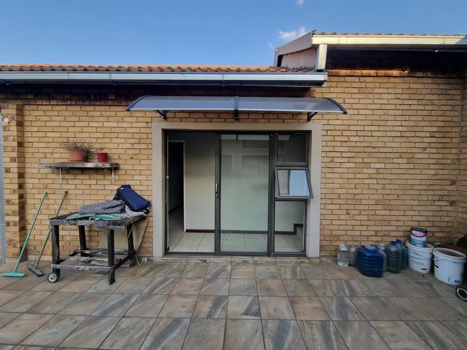 2 Bedroom House to rent in Model Park