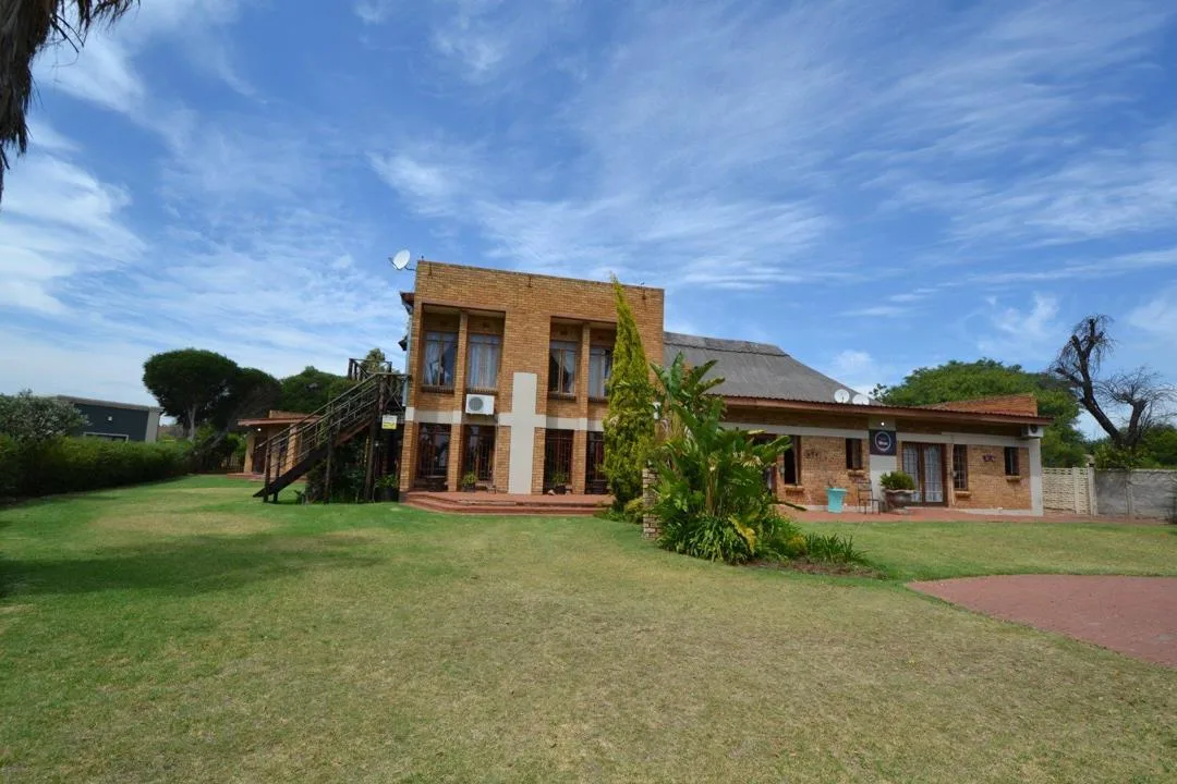 7 Bedroom House for sale in Riebeeckstad