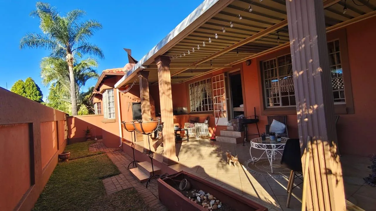 2 Bedroom Townhouse to rent in Florauna