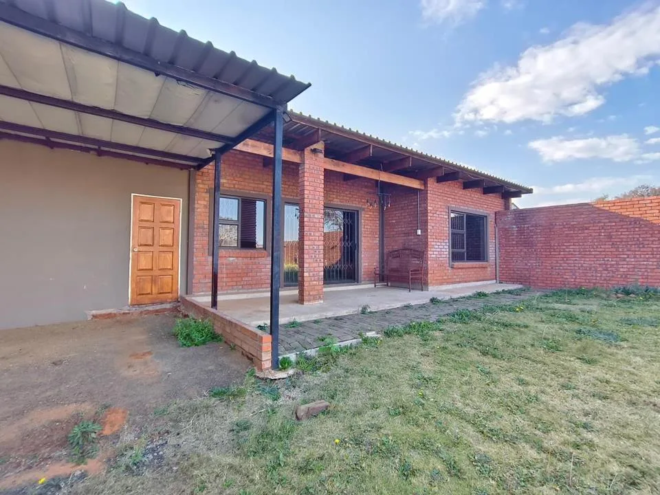 2 Bedroom Townhouse to rent in Bainsvlei