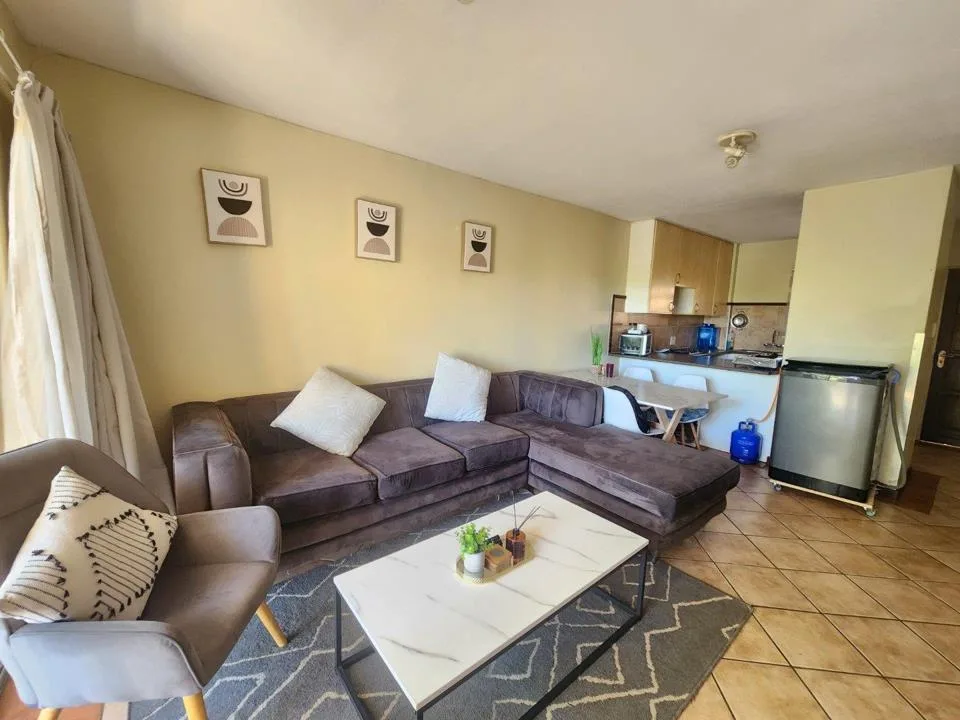 2 Bedroom Apartment / flat to rent in Die Hoewes