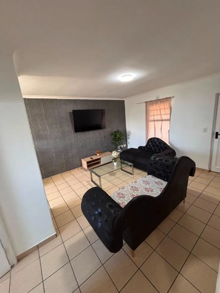 2 Bedroom Apartment / flat to rent in Parklands East