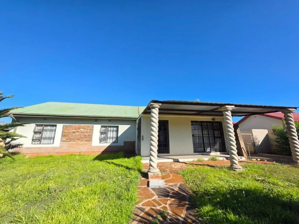 3 Bedroom House for sale in Verwoerdpark