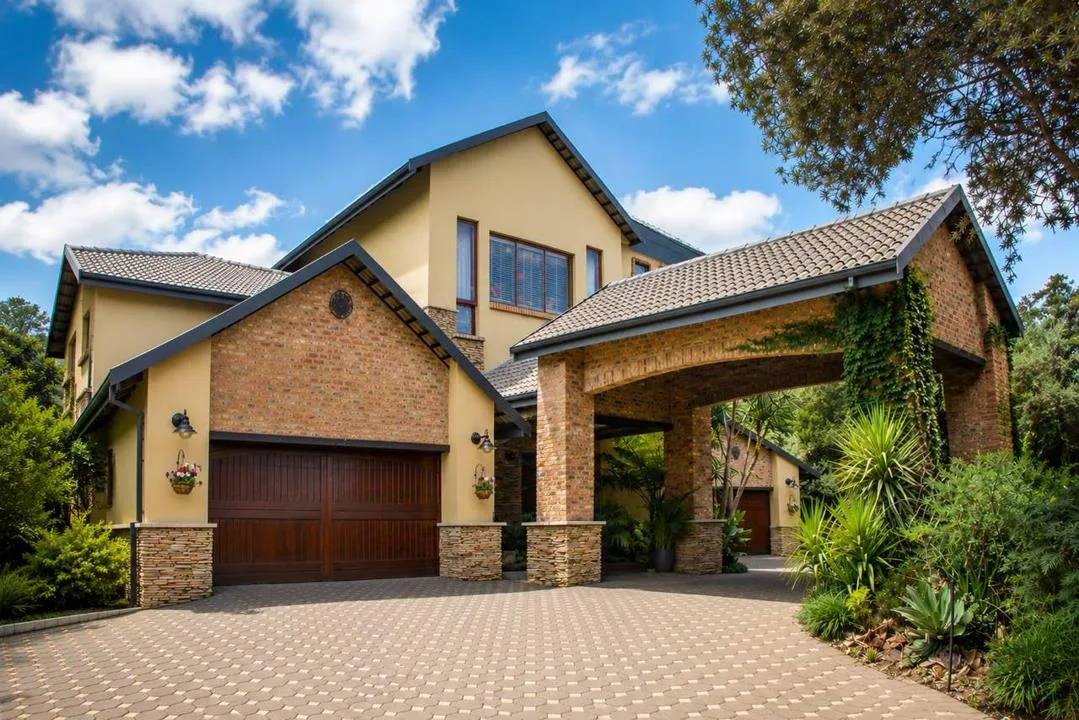 5 Bedroom House for sale in Aerorand