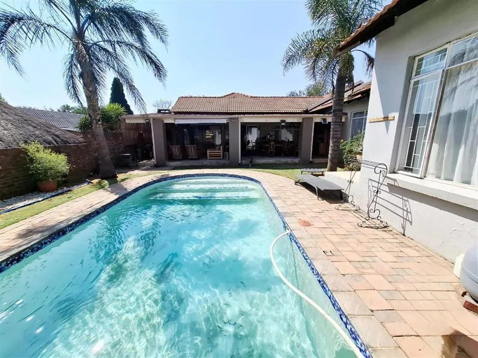 4 Bedroom House for sale in Aerorand