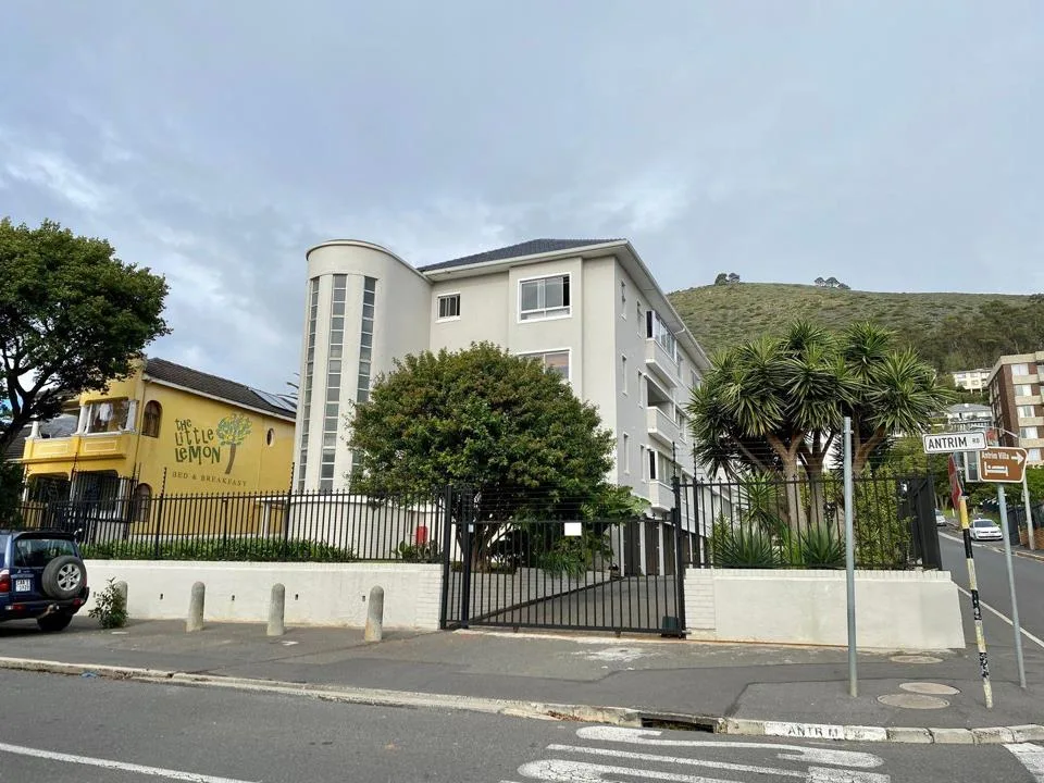 0.5 Bedroom Apartment / flat to rent in Sea Point