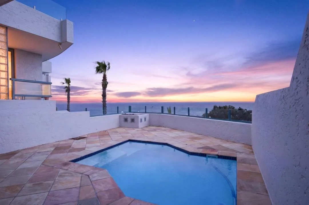 3 Bedroom Townhouse to rent in Camps Bay