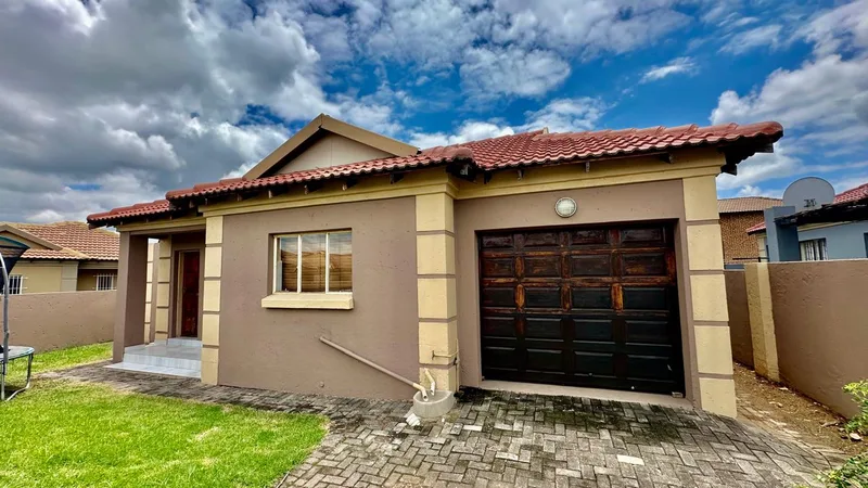 3 Bedroom Townhouse to rent in Hoeveld Park
