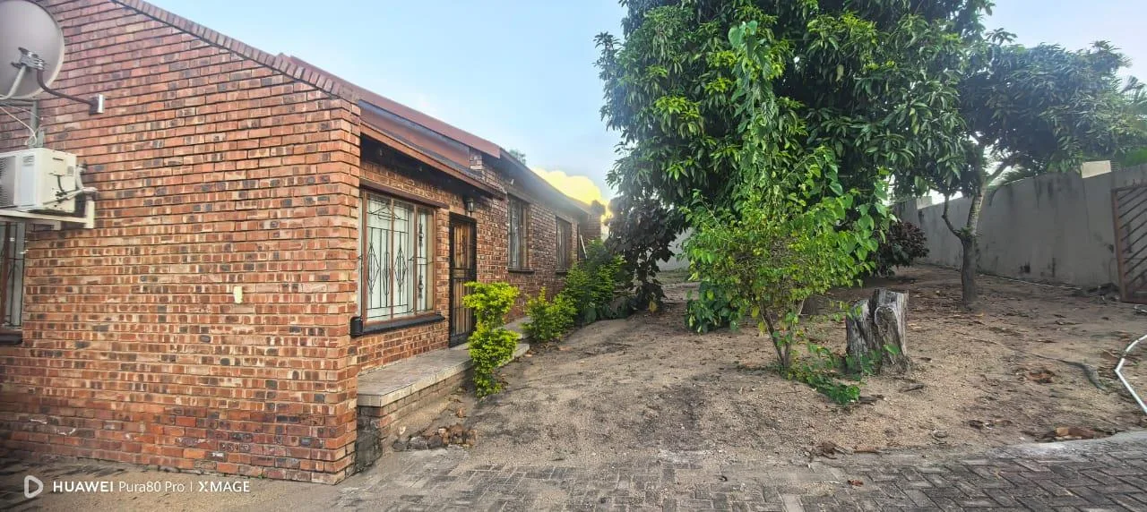 3 Bedroom House for sale in Mkhuhlu
