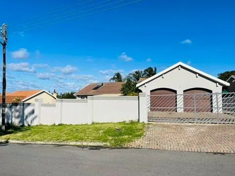 3 Bedroom House for sale in Beacon Bay North