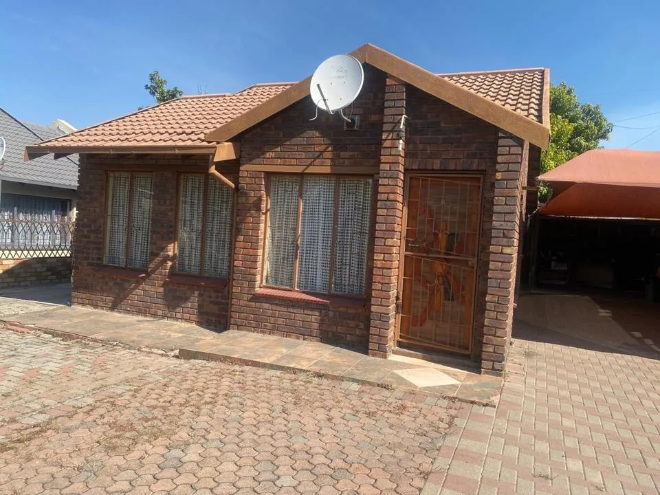 2 Bedroom House for sale in Boitekong