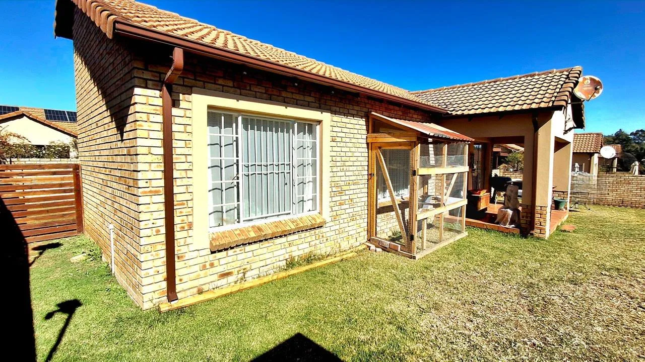 2 Bedroom Townhouse for sale in Sasolburg Ext 11