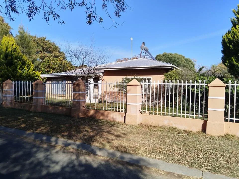 3 Bedroom House for sale in Jan Kempdorp
